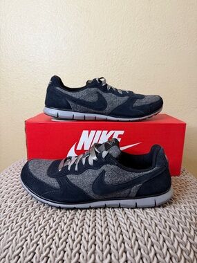 Nike women Navy Gray Casual Sneakers